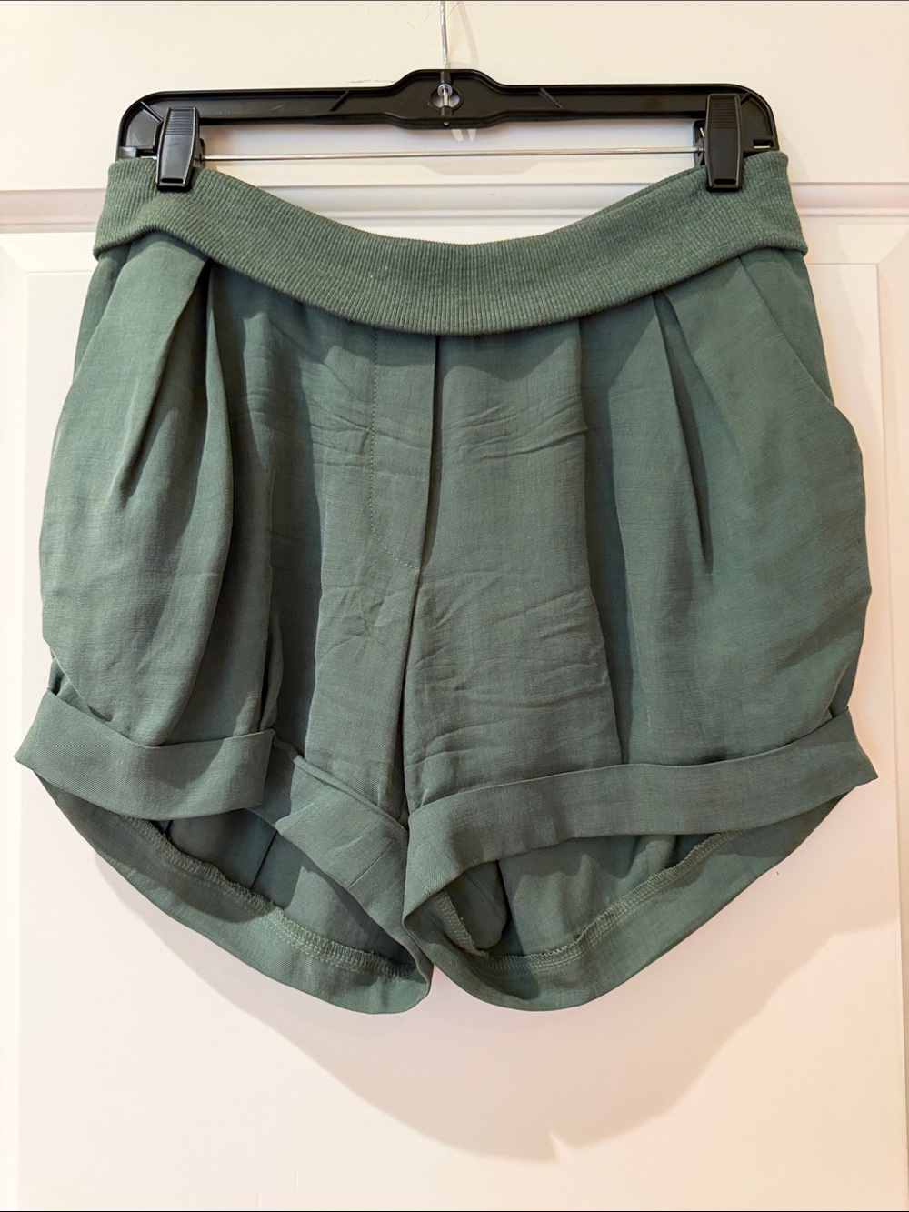 High-Waist Pleated Women's Shorts in Olive Green